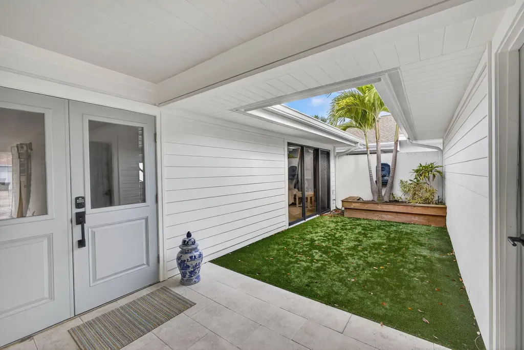 17085 Bay Street Jupiter FL 33477