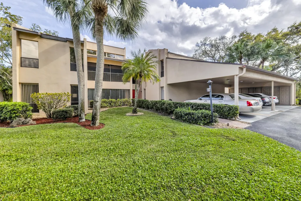 6521 Pumpkin Seed Circle Boca Raton FL 33433