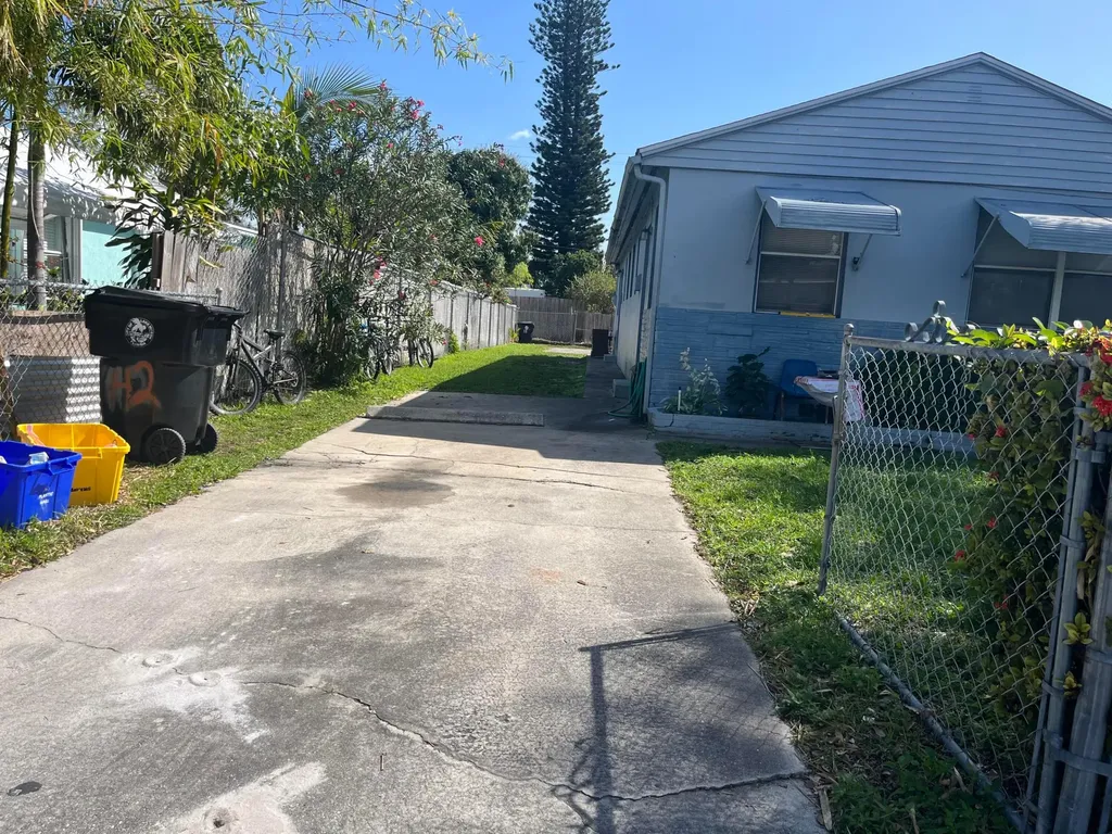 530 S C Street W Lake Worth Beach FL 33460