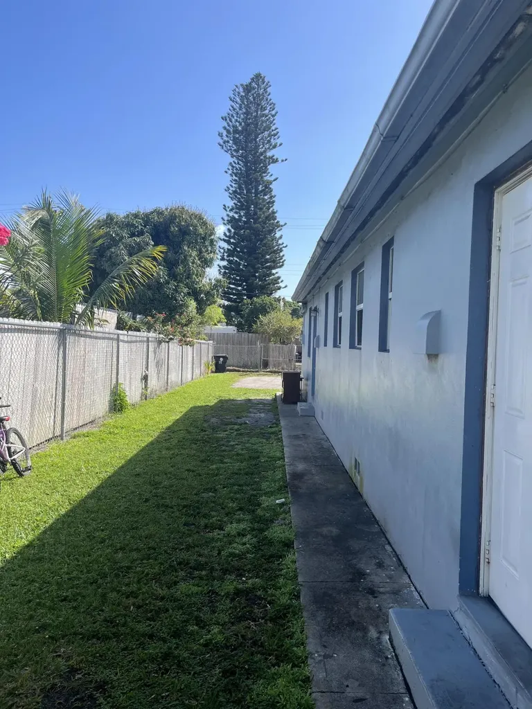 530 S C Street W Lake Worth Beach FL 33460