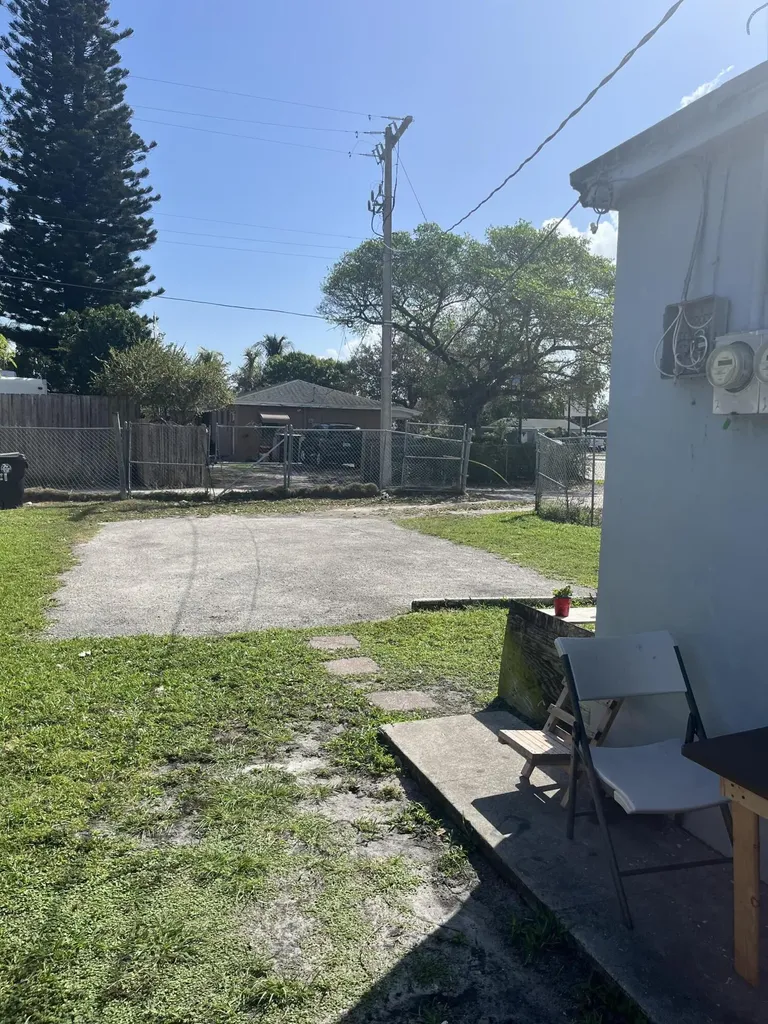 530 S C Street W Lake Worth Beach FL 33460