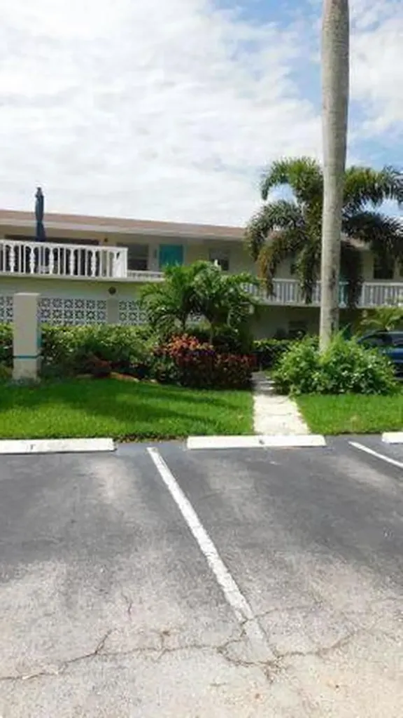 640 SE 2nd Avenue Boynton Beach FL 33435
