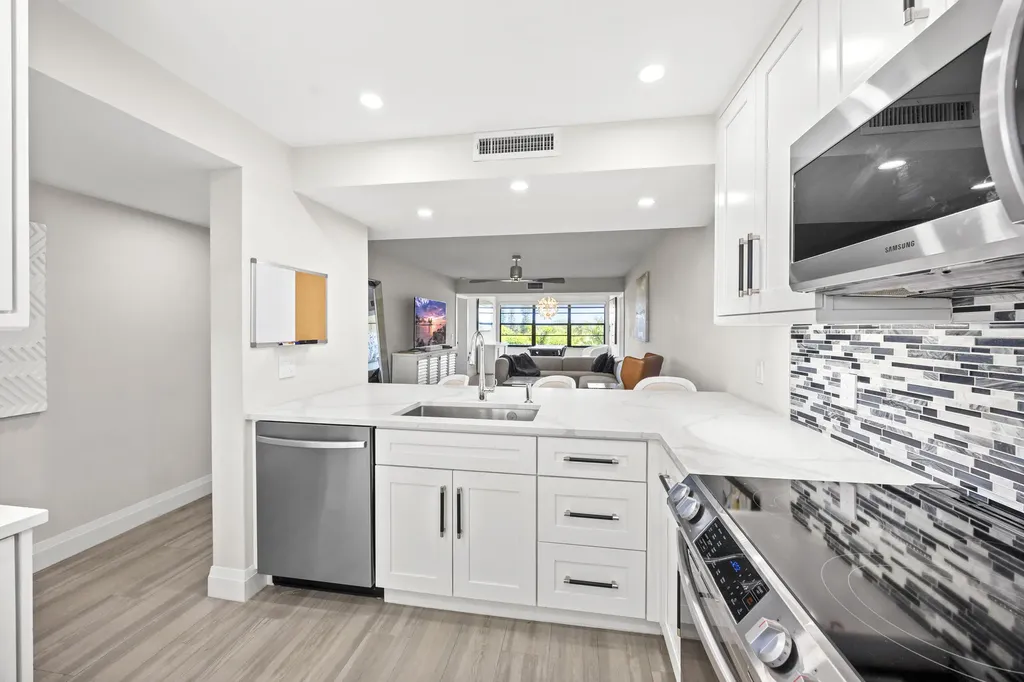6061 Balboa Circle Boca Raton FL 33433