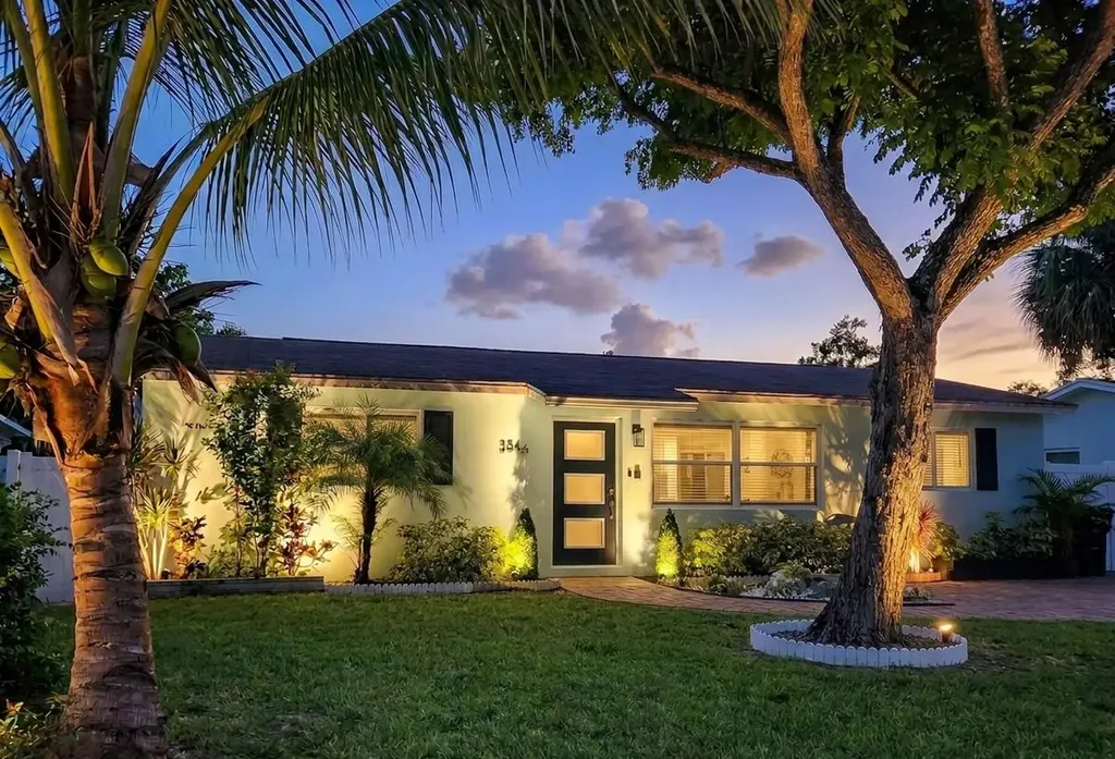 3546 Betty Ann Court E Palm Beach Gardens FL 33403