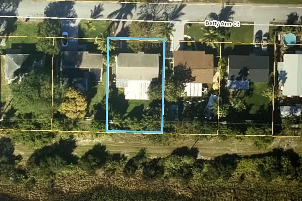 3546 Betty Ann Court E West Palm Beach FL 33403
