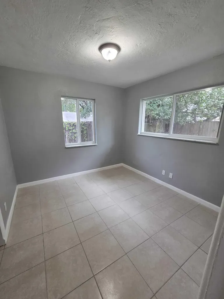 5720 Cleveland Street Hollywood FL 33021