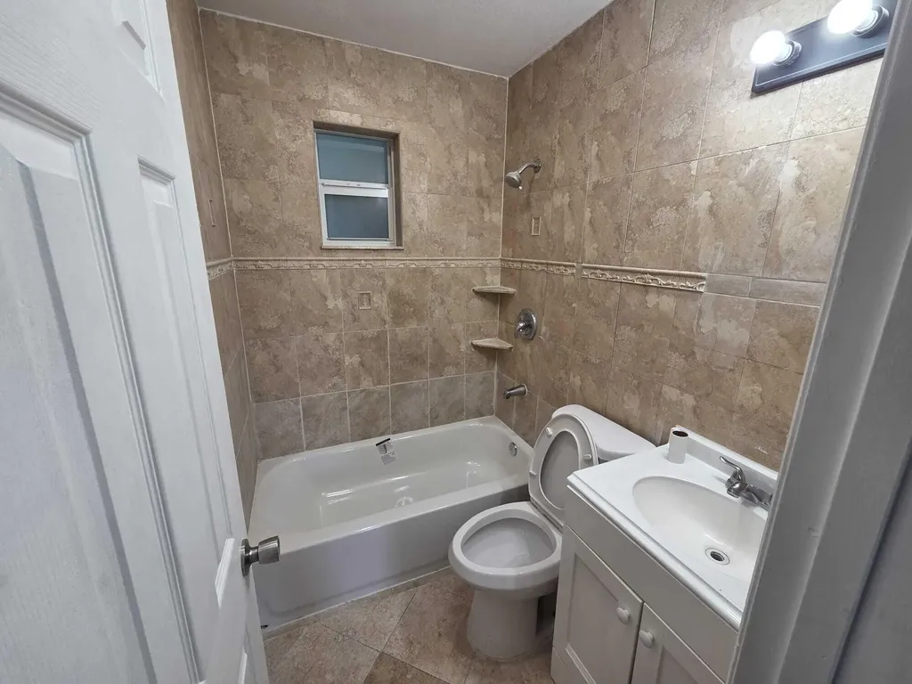 5720 Cleveland Street Hollywood FL 33021