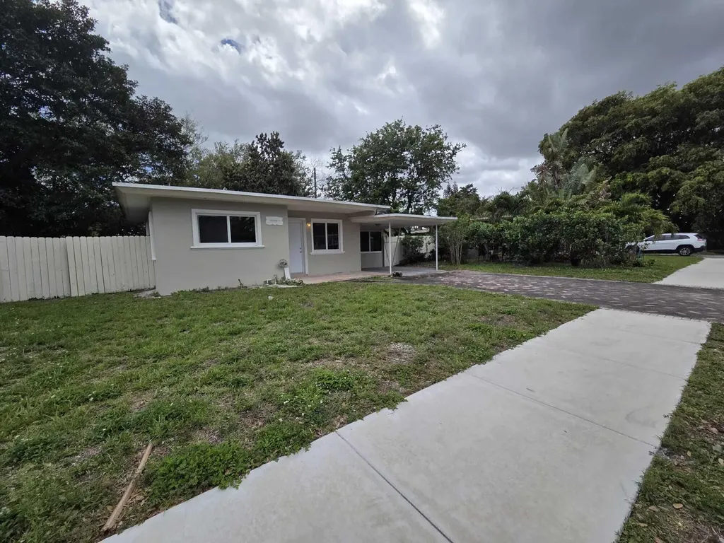 5720 Cleveland Street Hollywood FL 33021