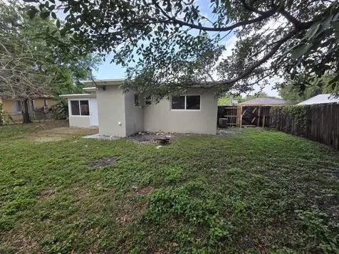 5720 Cleveland Street Hollywood FL 33021