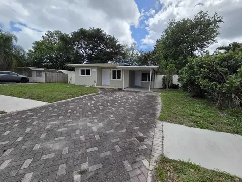 5720 Cleveland Street Hollywood FL 33021