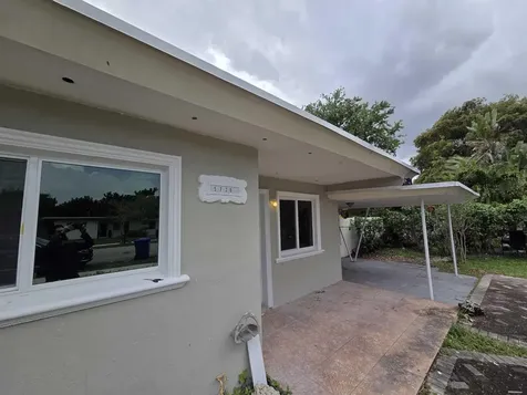 5720 Cleveland Street Hollywood FL 33021