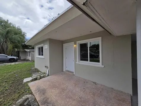 5720 Cleveland Street Hollywood FL 33021