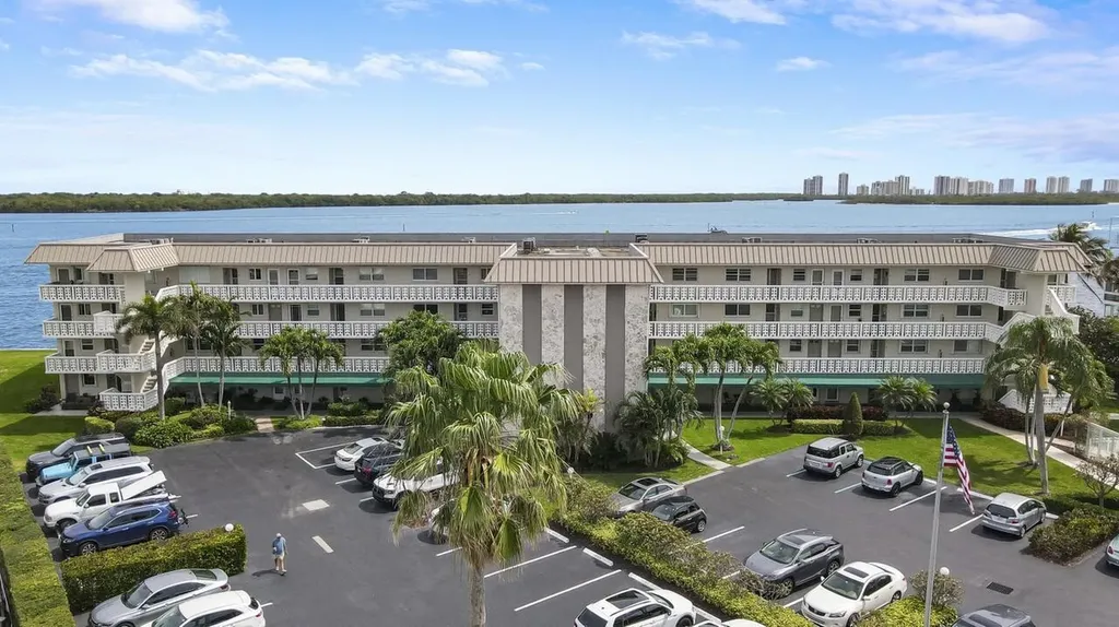 52 Yacht Club Drive North Palm Beach FL 33408
