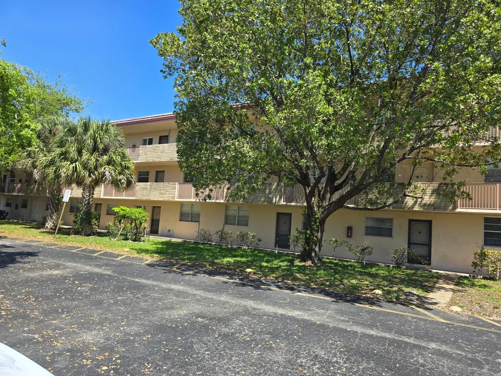 3900 NW 76th Avenue Sunrise FL 33351