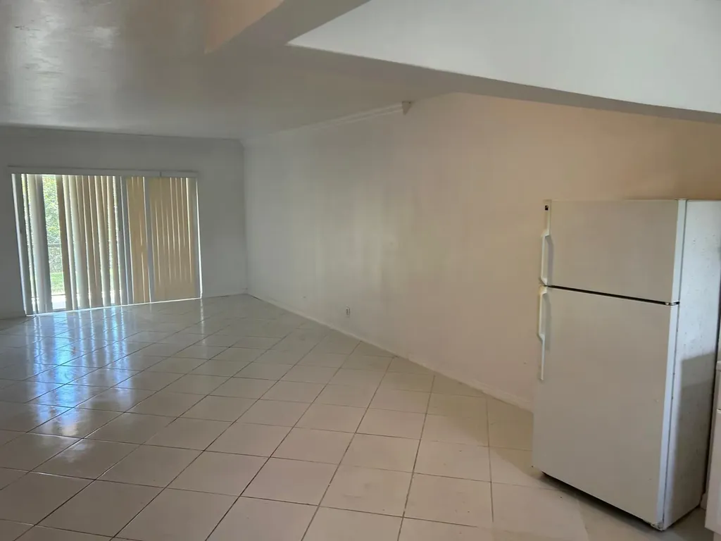 3900 NW 76th Avenue Sunrise FL 33351