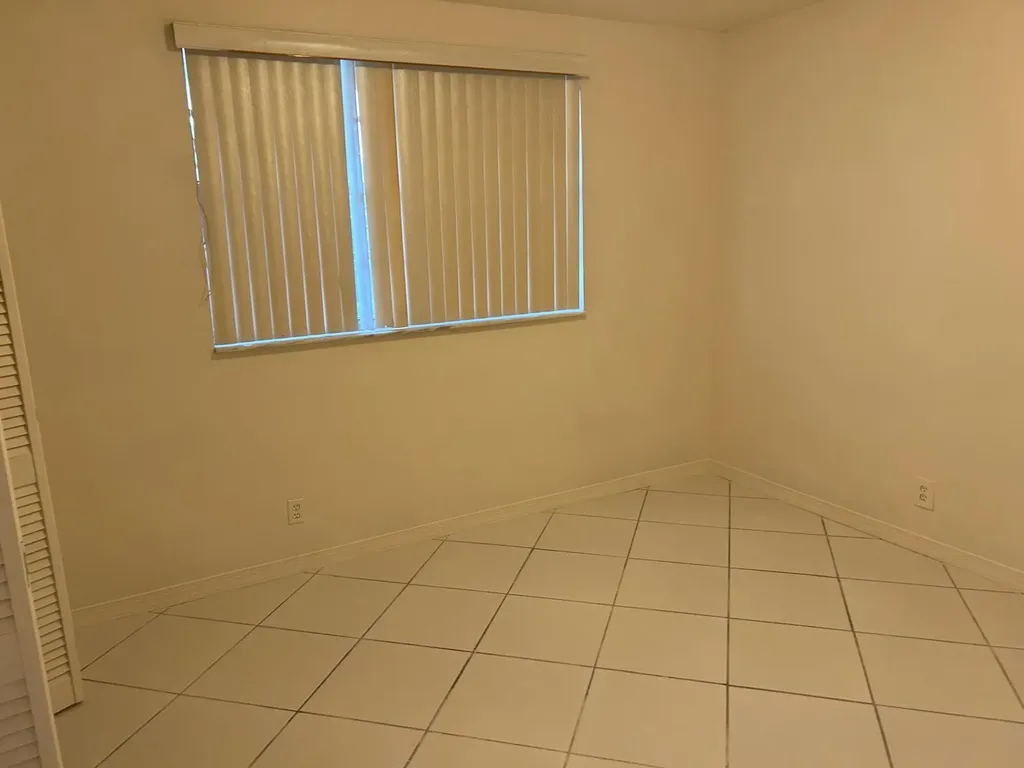 3900 NW 76th Avenue Sunrise FL 33351