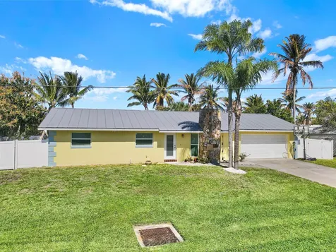 1902 Mimosa Avenue Fort Pierce FL 34949