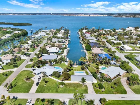 1902 Mimosa Avenue Fort Pierce FL 34949