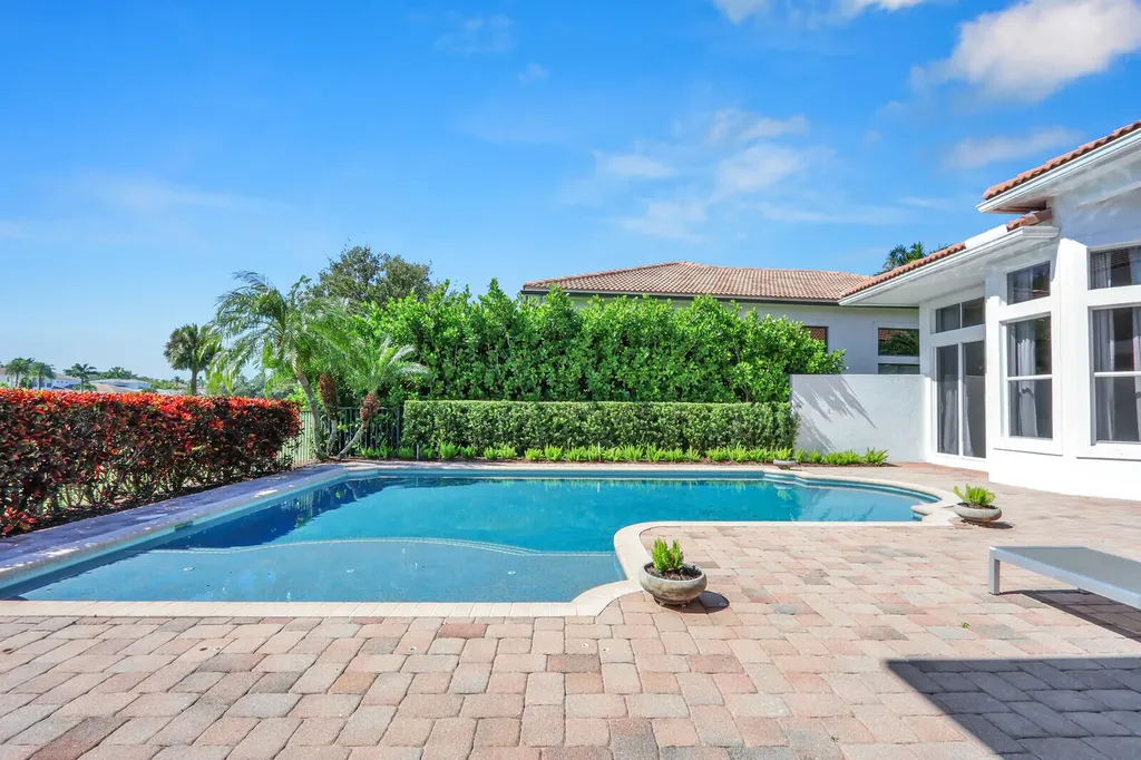 528 Les Jardin Drive Palm Beach Gardens FL 33410
