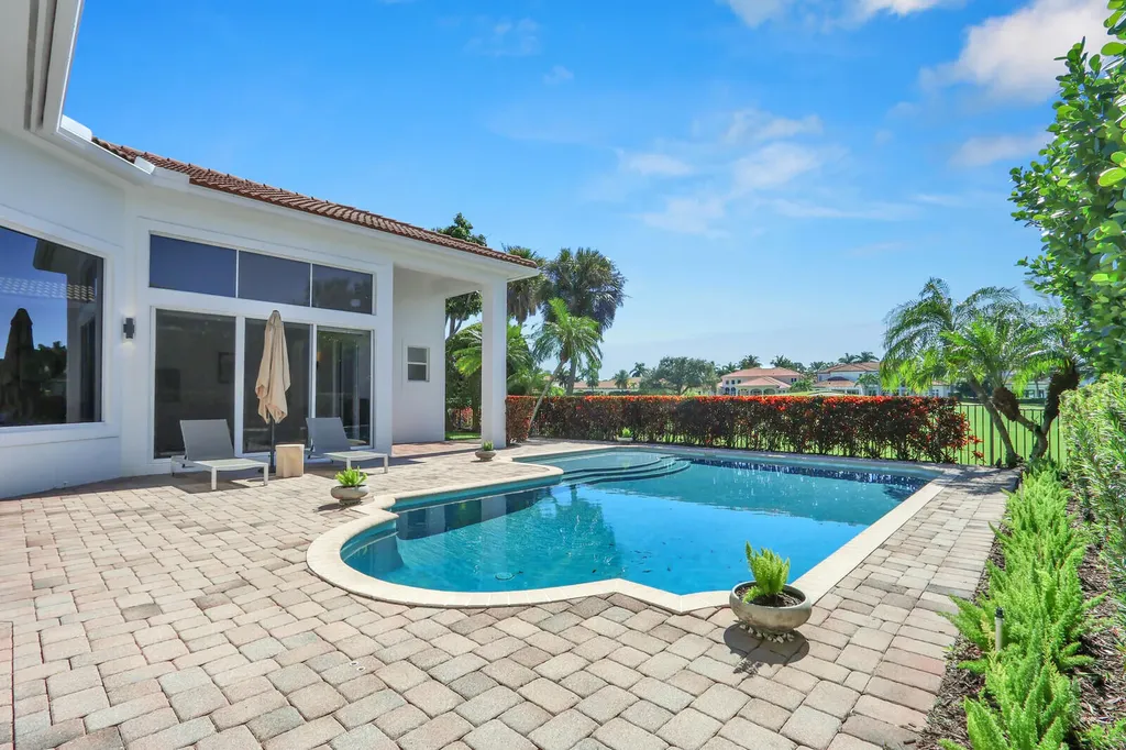 528 Les Jardin Drive Palm Beach Gardens FL 33410