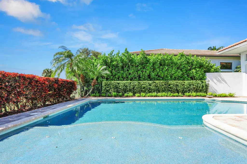 528 Les Jardin Drive Palm Beach Gardens FL 33410