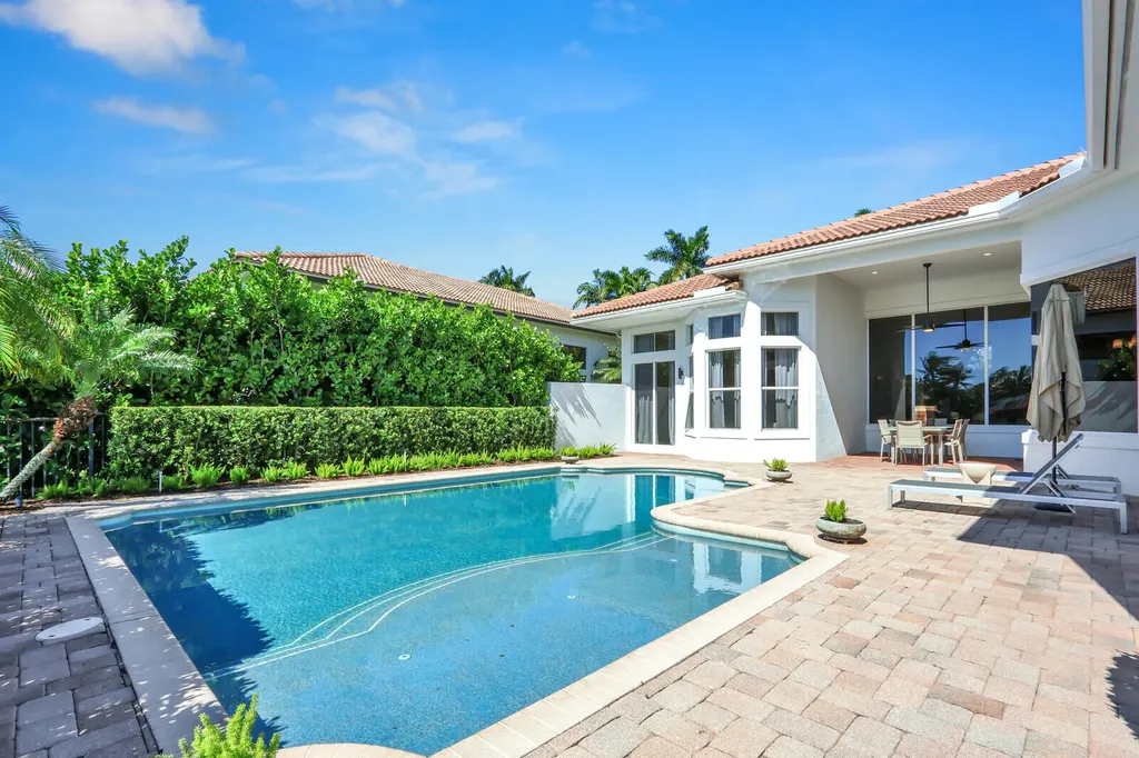 528 Les Jardin Drive Palm Beach Gardens FL 33410