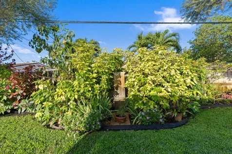4421 NE 16th Terrace Oakland Park FL 33334