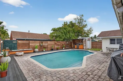 7521 SW 6th Court North Lauderdale FL 33068