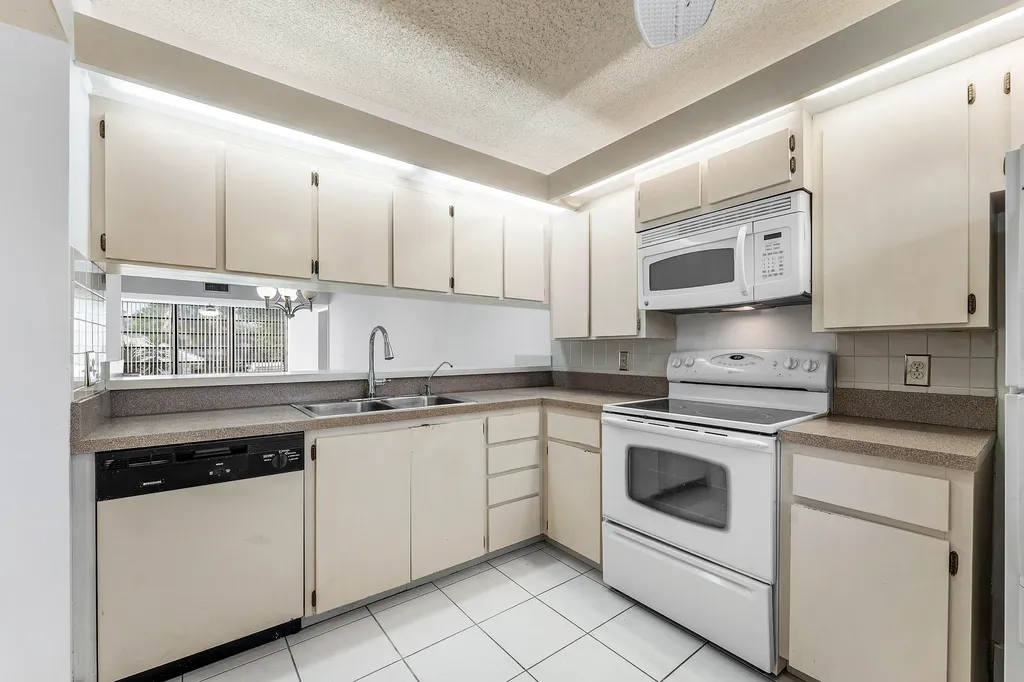 1721 Whitehall Drive Davie FL 33324