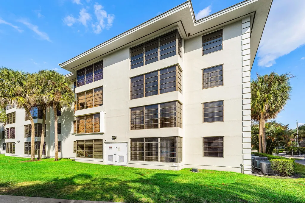 1721 Whitehall Drive Davie FL 33324