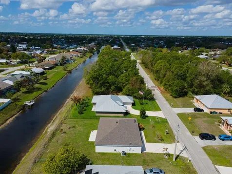 138 SW Carter Avenue Port St Lucie FL 34983