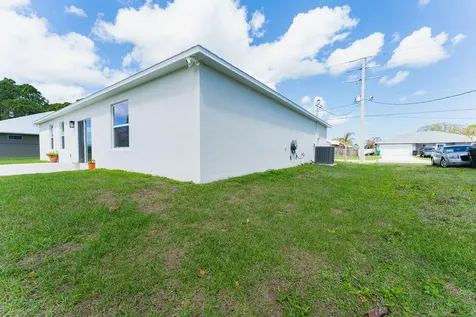 138 SW Carter Avenue Port St Lucie FL 34983