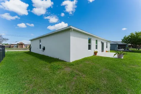 138 SW Carter Avenue Port St Lucie FL 34983