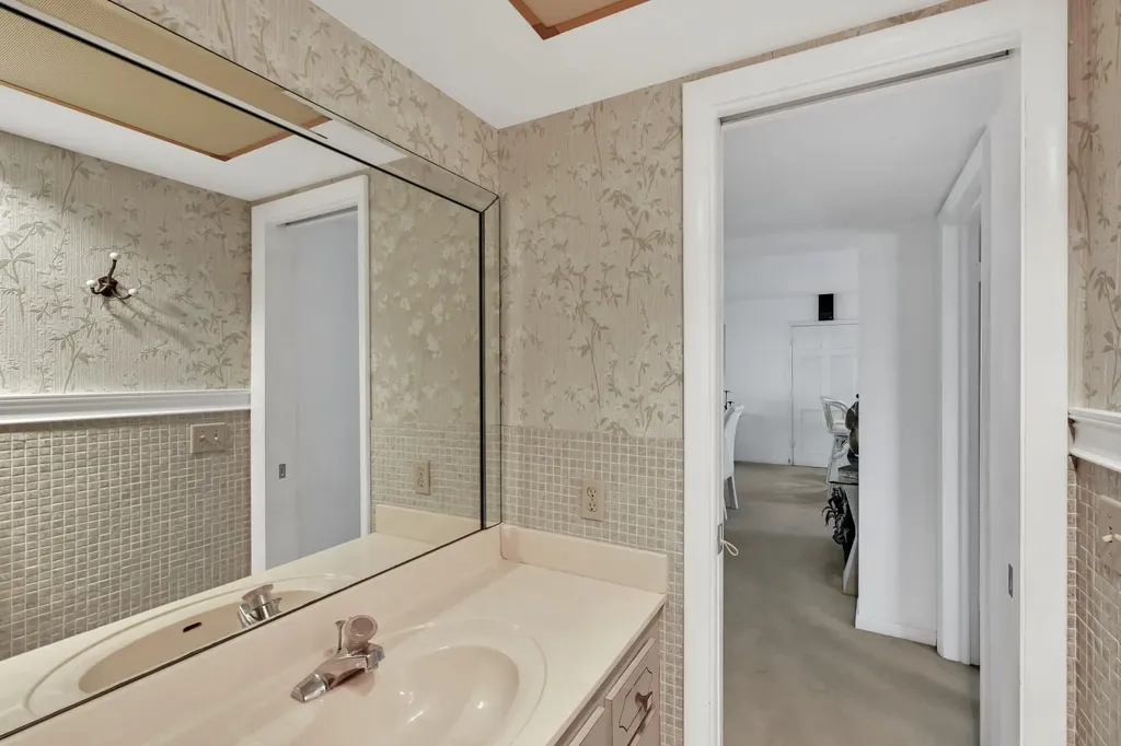 907 Marina Drive North Palm Beach FL 33408