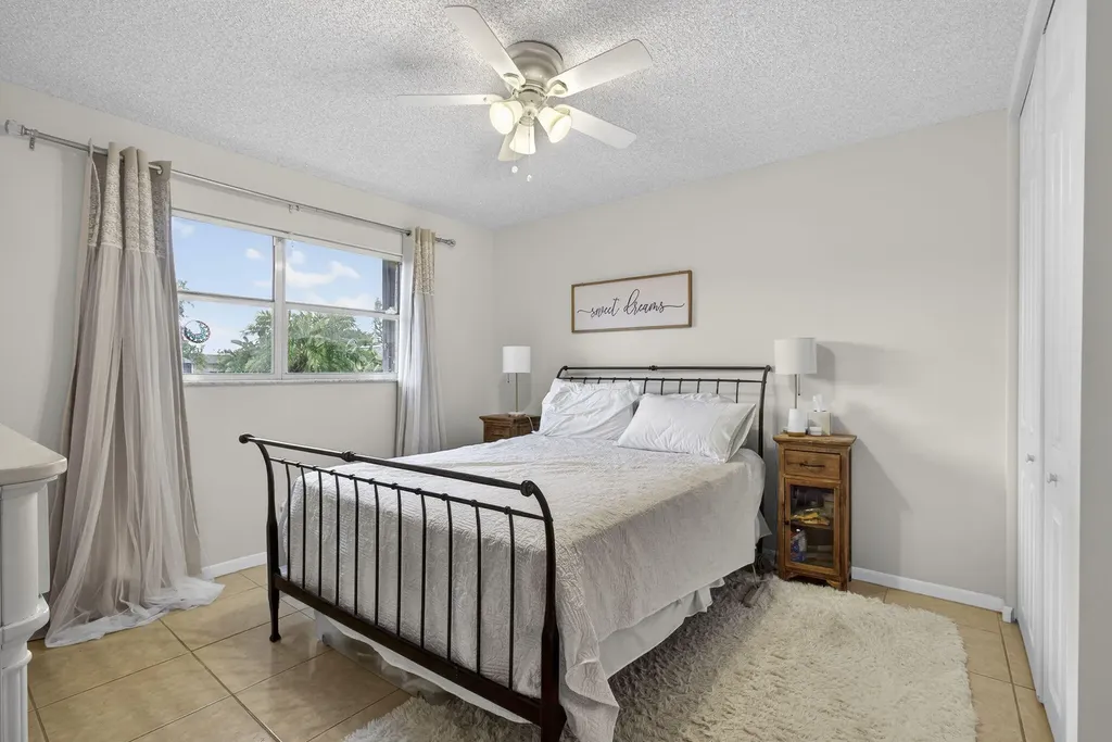 202 Oxford 200 West Palm Beach FL 33417