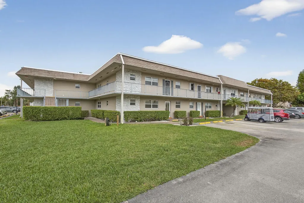 202 Oxford 200 West Palm Beach FL 33417