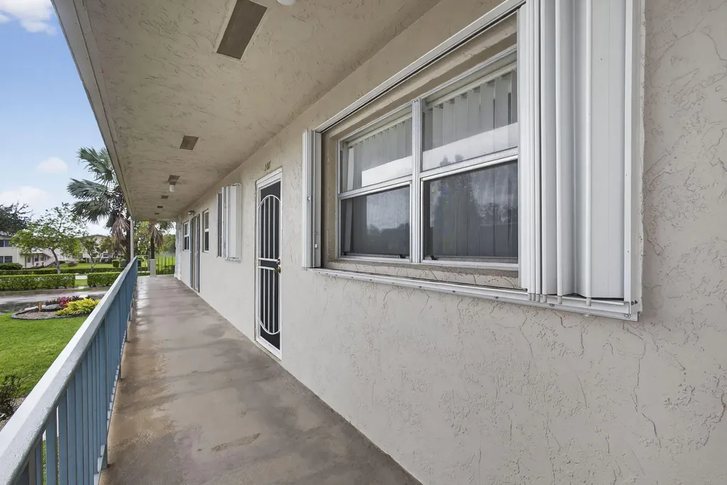 202 Oxford 200 West Palm Beach FL 33417