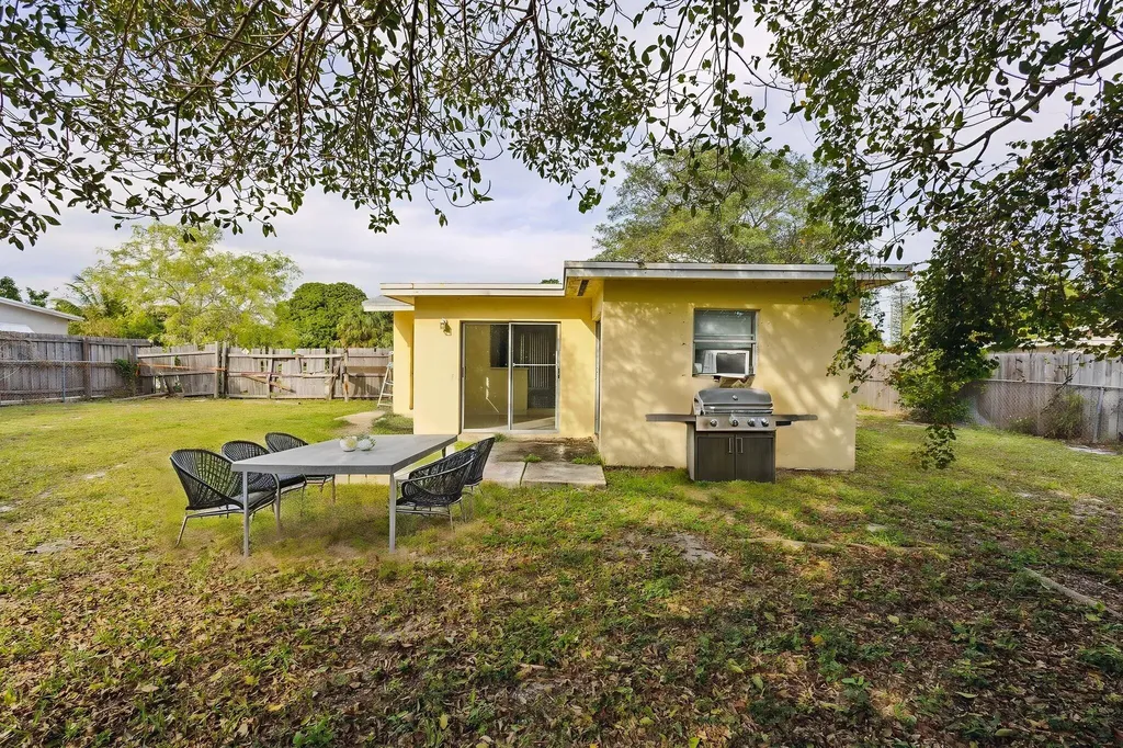 520 NE 45th Street Deerfield Beach FL 33064