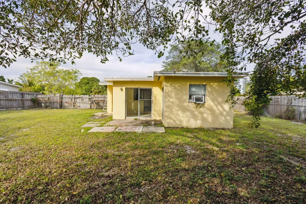 520 NE 45th Street Deerfield Beach FL 33064