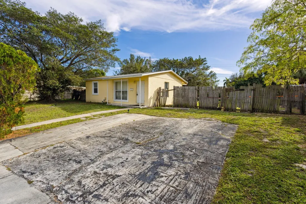 520 NE 45th Street Deerfield Beach FL 33064