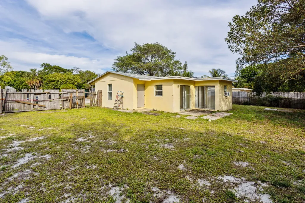 520 NE 45th Street Deerfield Beach FL 33064