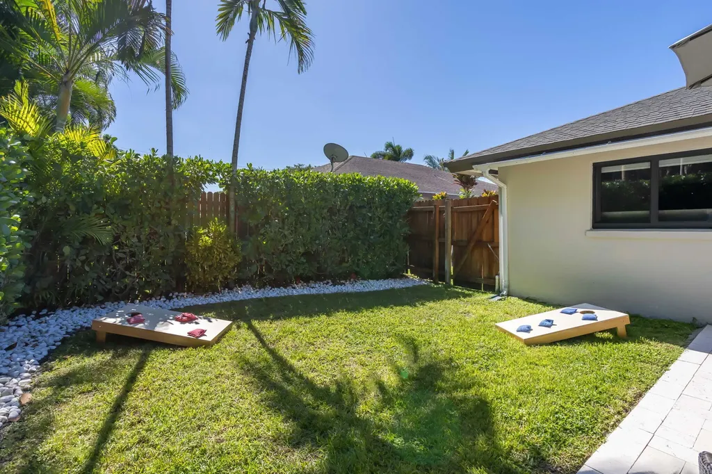 2520 SW 5th Street Boynton Beach FL 33435