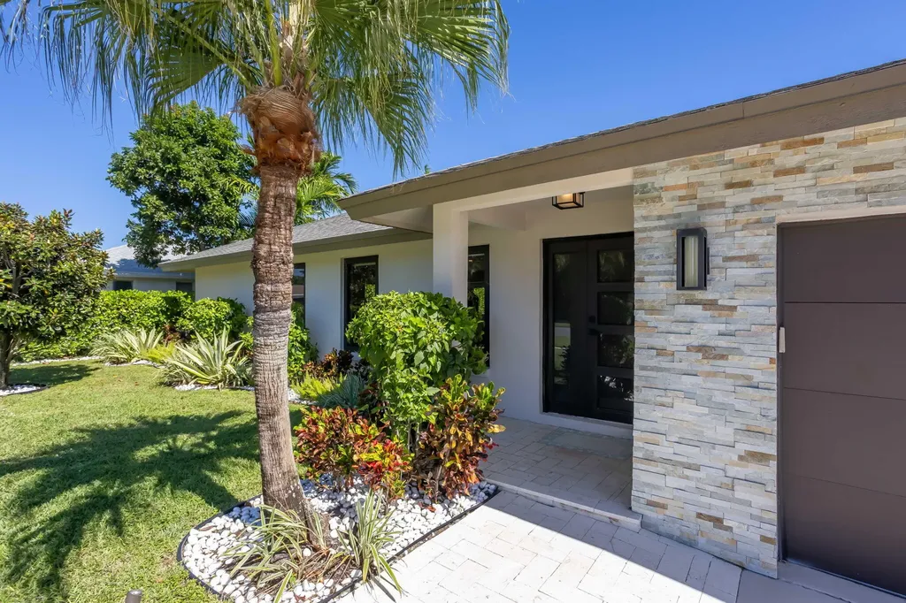 2520 SW 5th Street Boynton Beach FL 33435