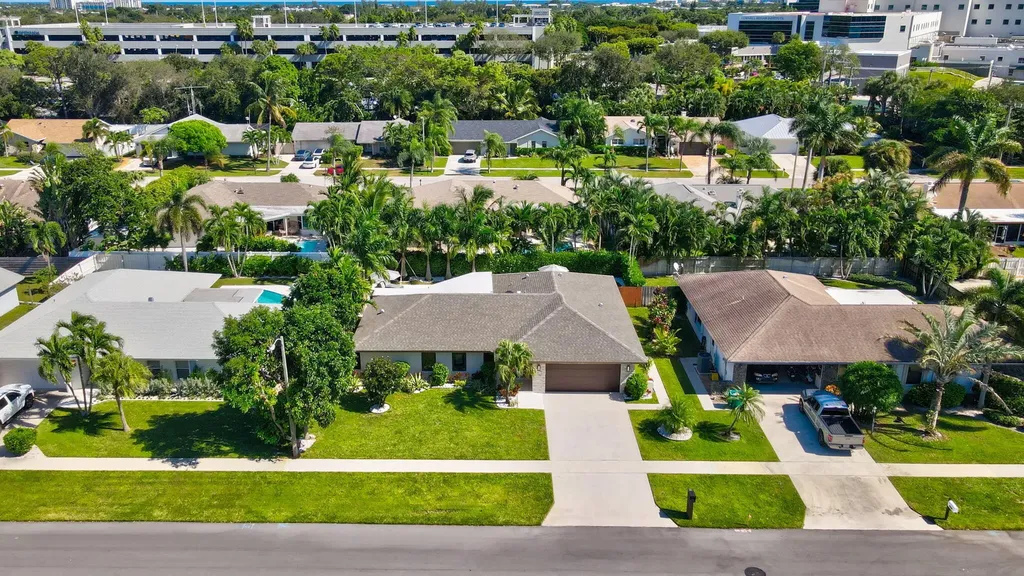 2520 SW 5th Street Boynton Beach FL 33435