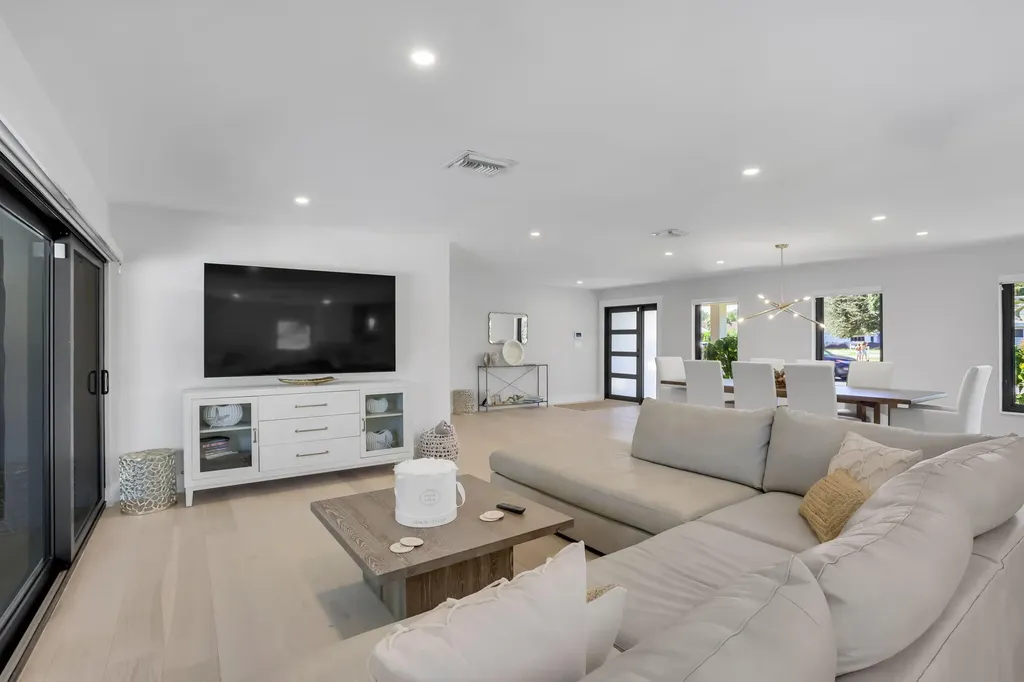 2520 SW 5th Street Boynton Beach FL 33435