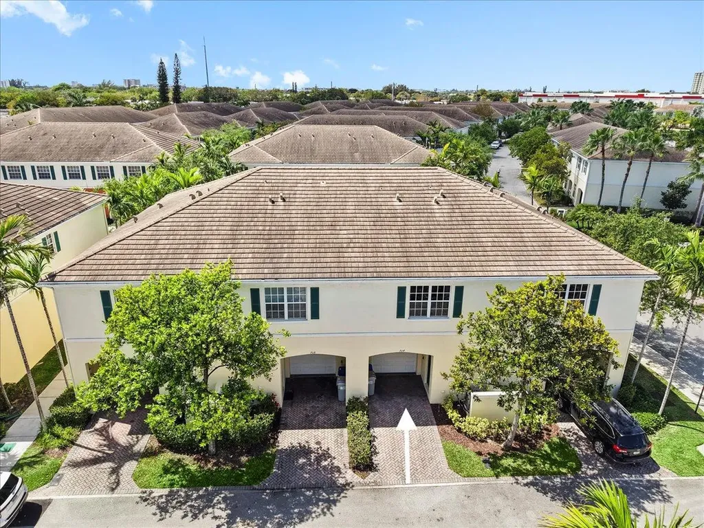 704 SW 2nd Avenue Pompano Beach FL 33060