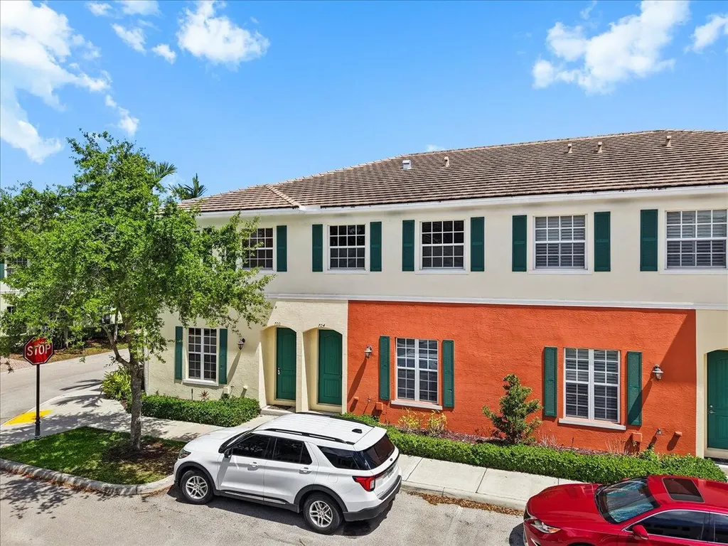 704 SW 2nd Avenue Pompano Beach FL 33060