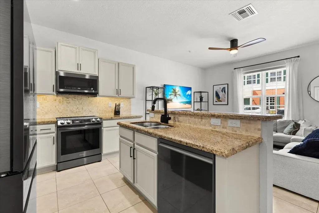 704 SW 2nd Avenue Pompano Beach FL 33060