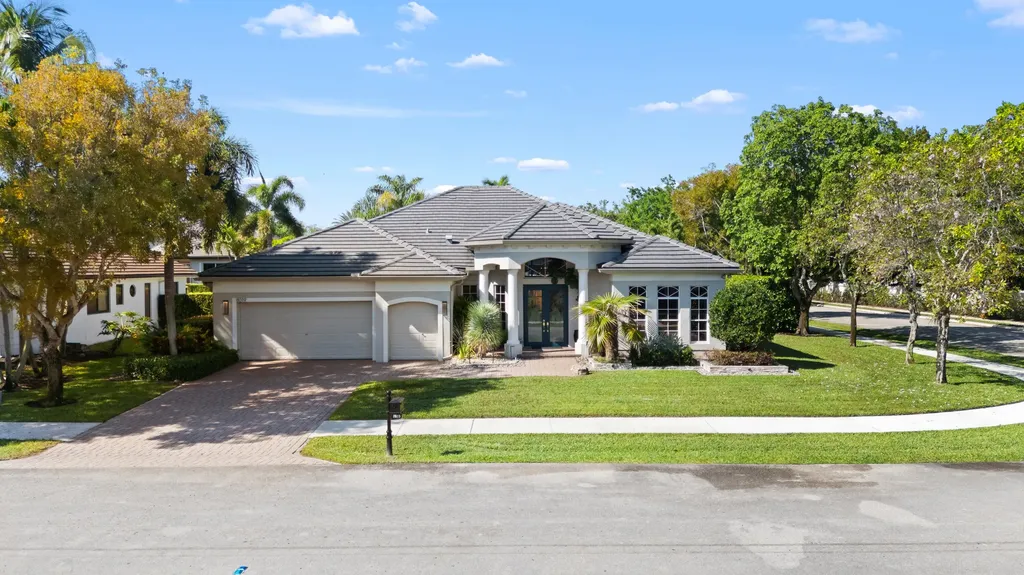 8019 S Savannah Circle Davie FL 33328