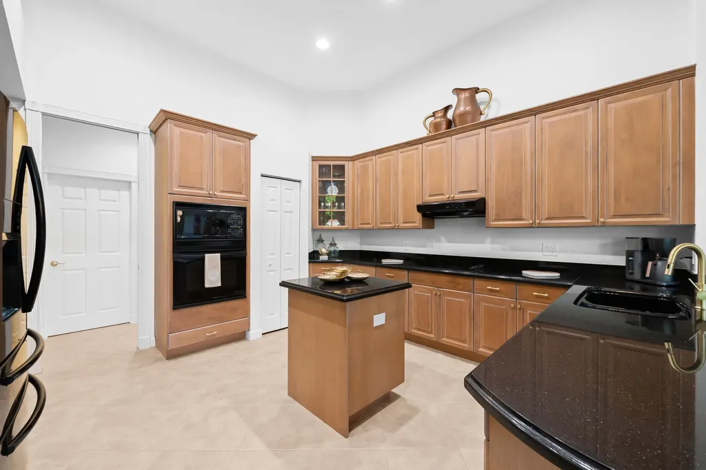 8019 S Savannah Circle Davie FL 33328